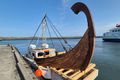Leikmynd Þetta skip sem notað er við tökur á Ódysseifskviðu blasir við þeim sem sigla til og frá Landeyjahöfn.