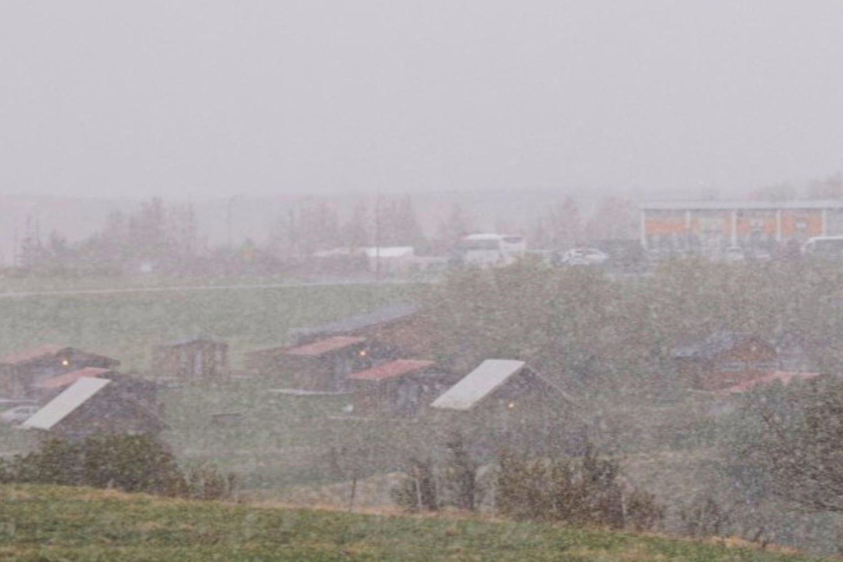 Það snjóar á Blönduósi, en þessi mynd var tekin þar …