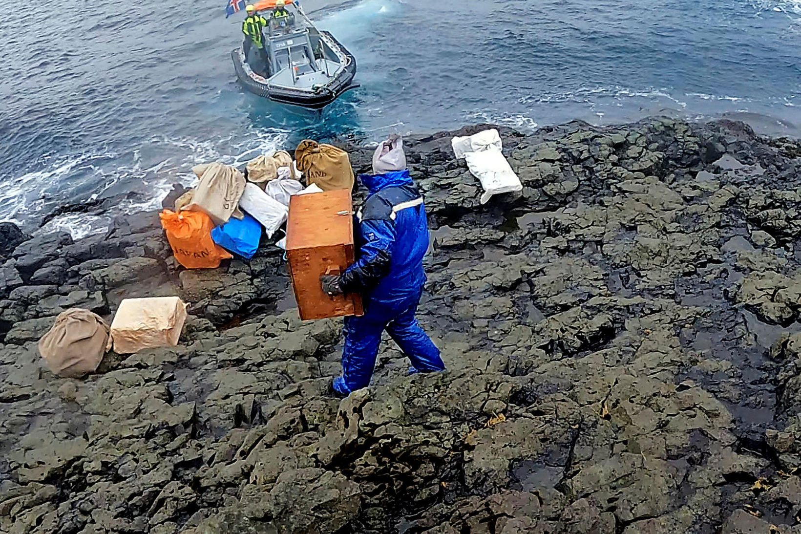 Varðskipið Þór, sem var að ljúka björgunaraðgerðum eftir snjóflóðin í …