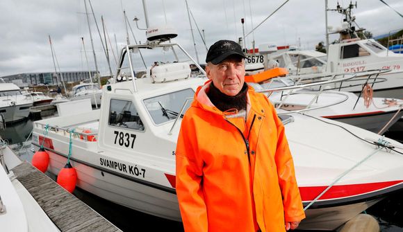 Grandalaus forstjórinn á strandveiðum á Svampi