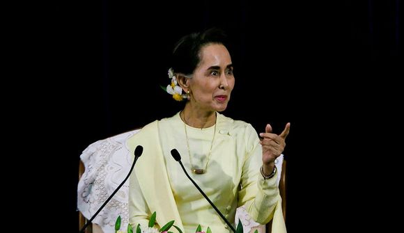 Suu Kyi hefði átt að segja af sér