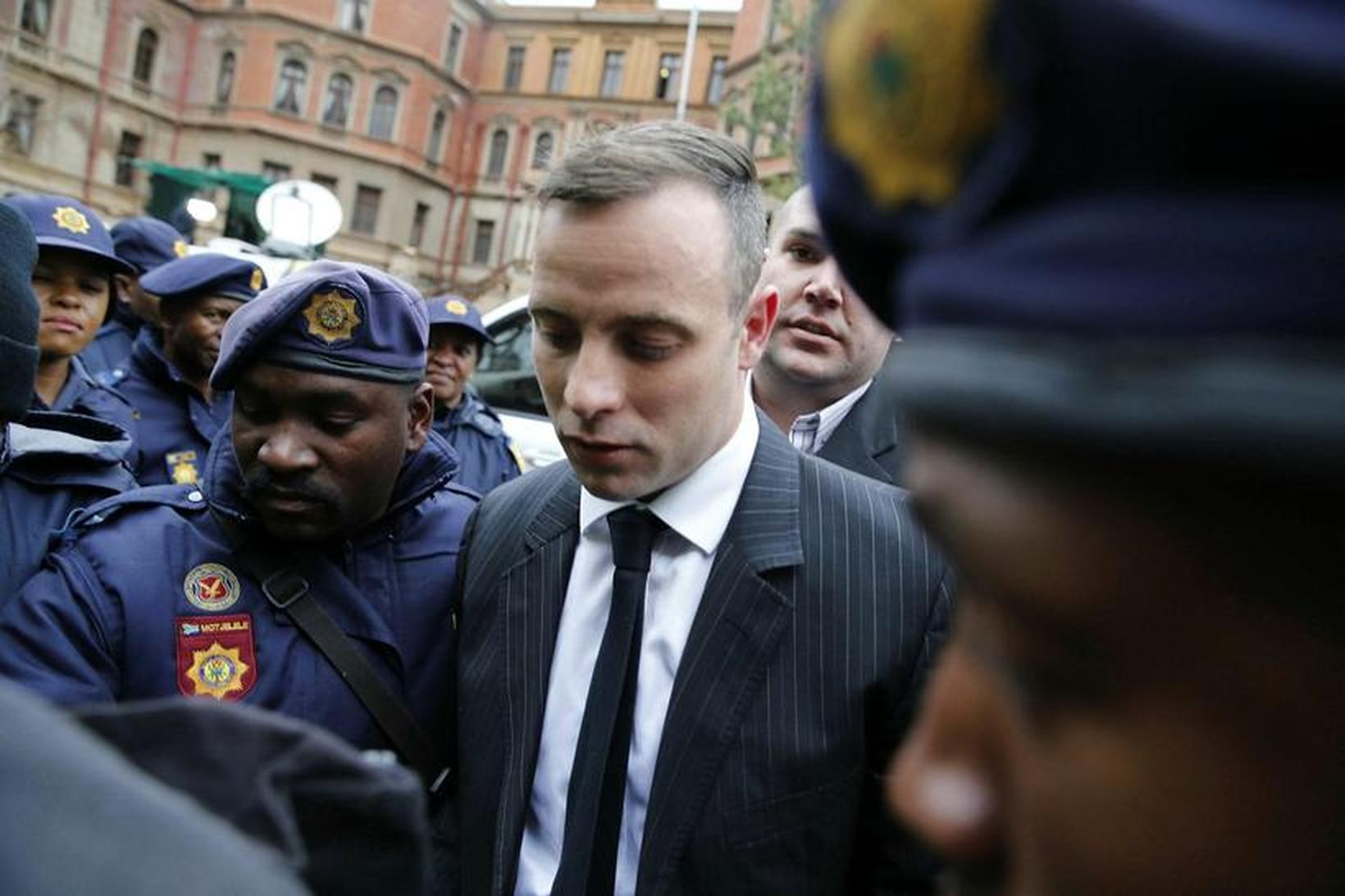 Oscar Pistorius mætir til réttarhaldanna í Pretoriu í dag.