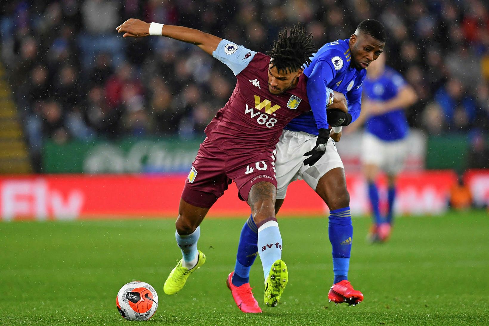 Leicester vann öruggan sigur á Aston Villa.
