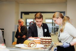 Daníel H. Rúnarsson hjá Danól og Guðrún Erla Guðjónsdóttir bakari og konditori hjá Danól bera …