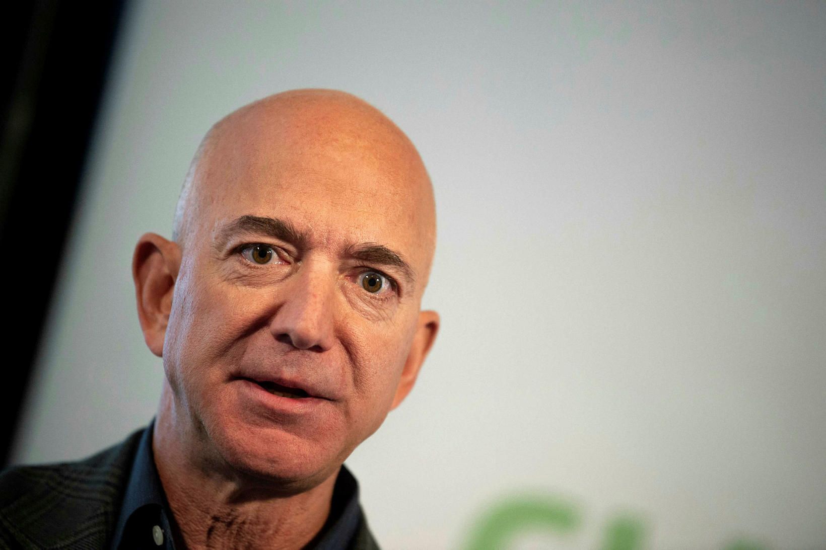 Jeff Bezos er ekki lengur forstjóri Amazon. Hann eyddi síðustu …