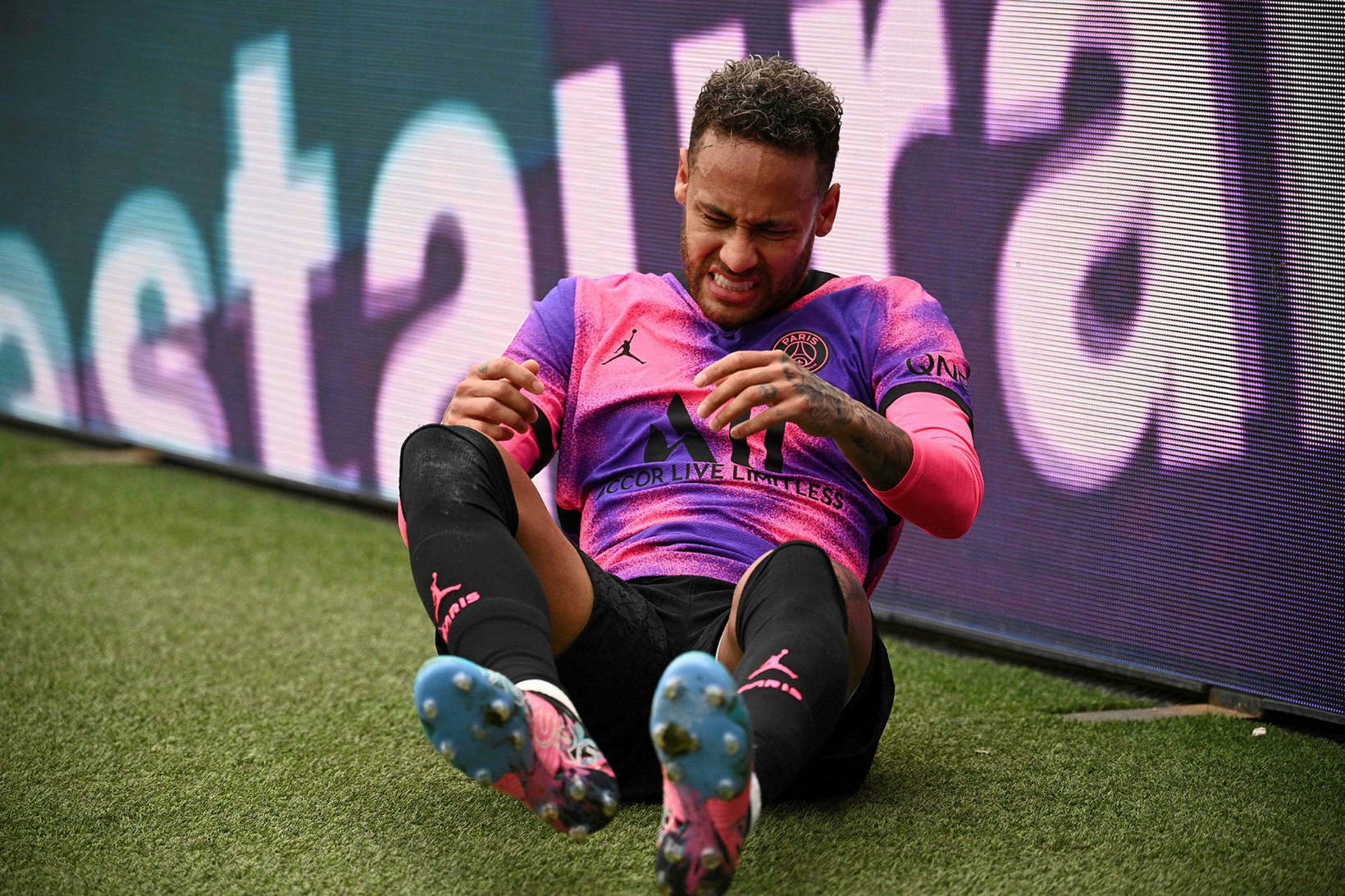 Neymar er reglulega orðaður við brottför frá PSG.