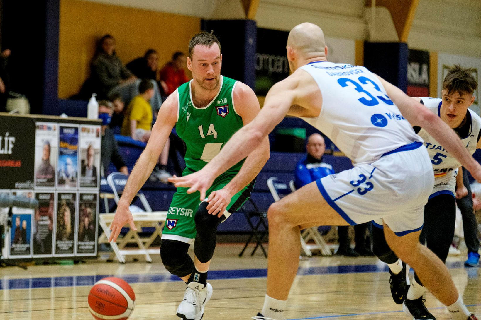 Logi Gunnarsson og félagar í Njarðvík hafa sent leikmann heim.