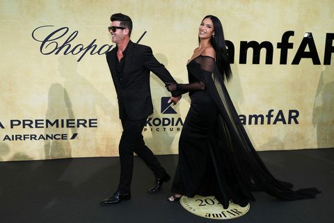 Söngvarinn Robin Thicke og bandaríska fyrirsætan April Love Geary þegar þau mættu til galaviðburðar á …
