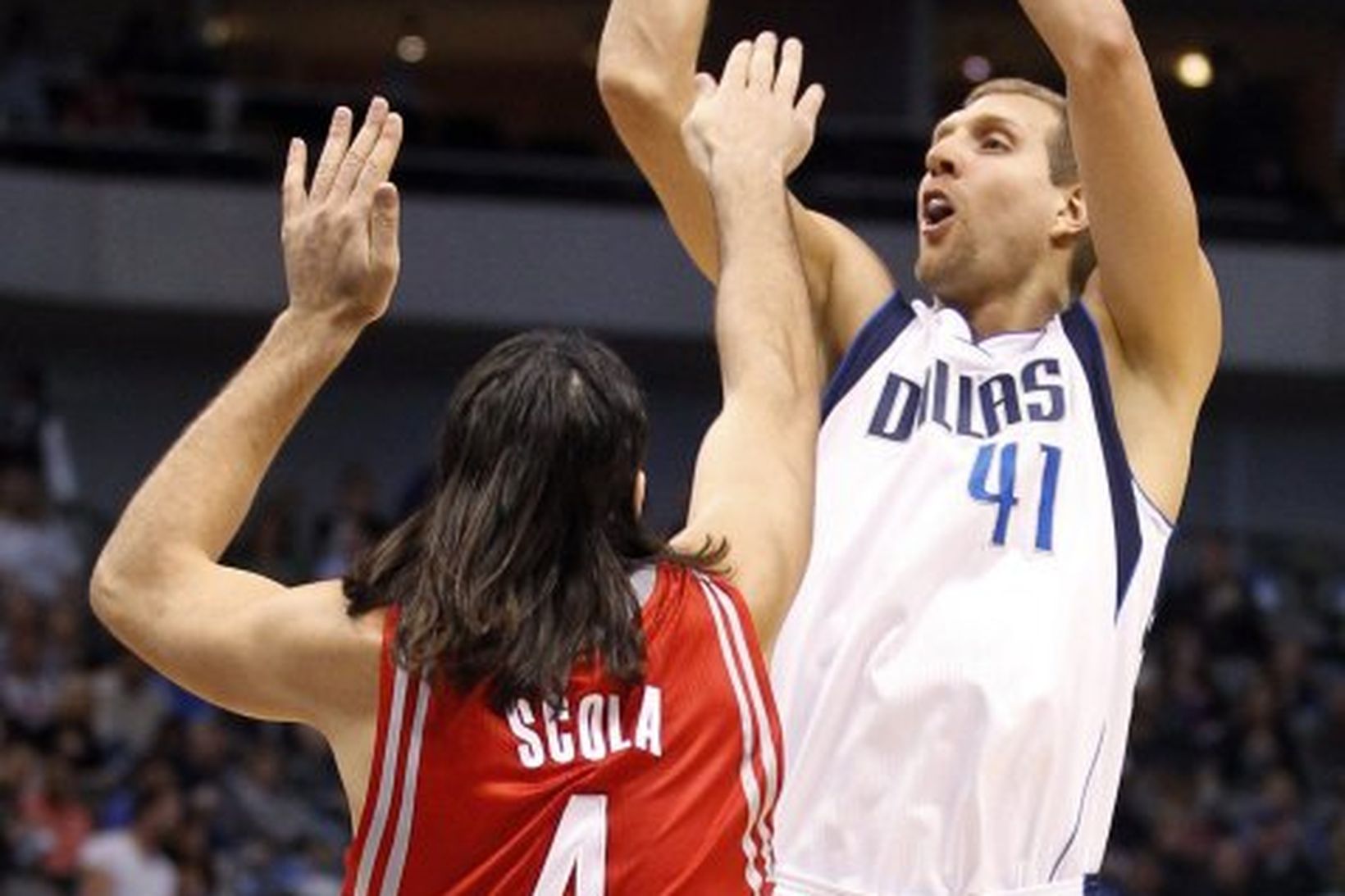 Dirk Nowitzki skoraði 25 stig fyrir Dallas.