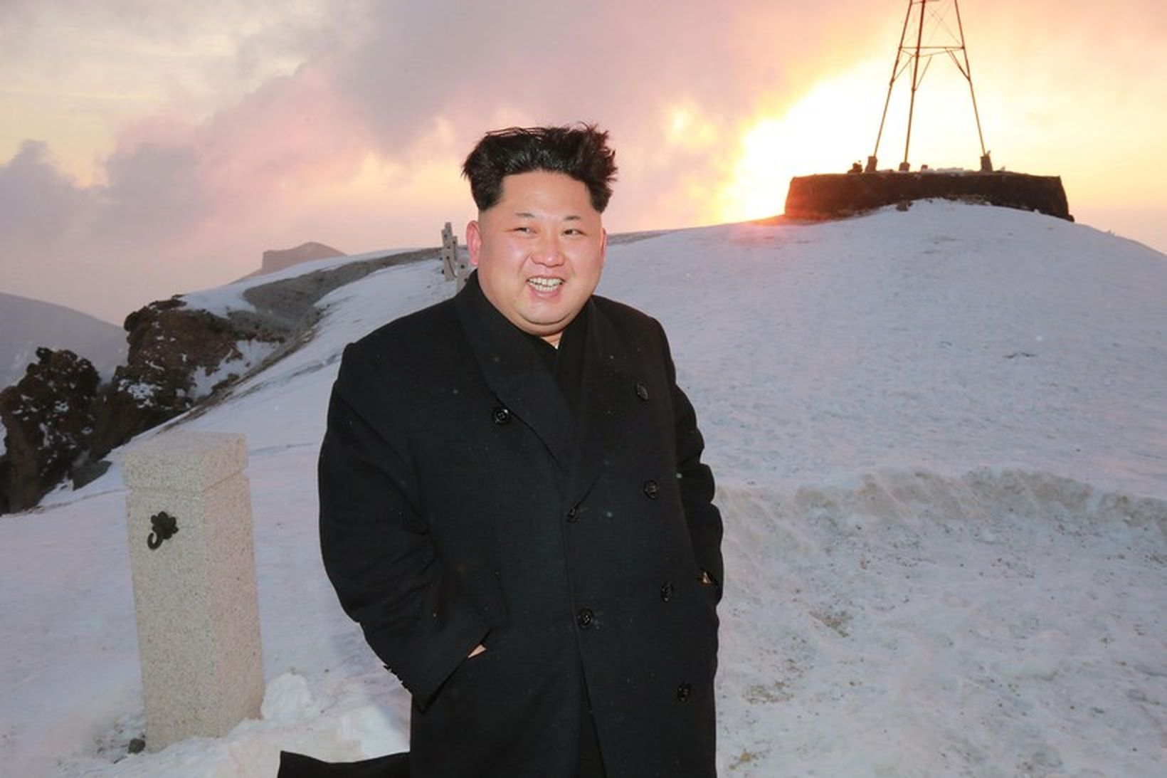 Kim Jong-Un á Mount Paektu í apríl sl. Rogers segir …