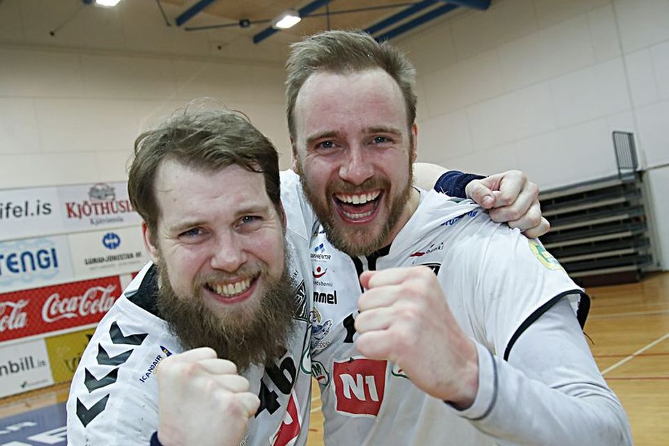 Kári Kristján Kristjánsson og Sigurbergur Sveinsson fagna í kvöld.