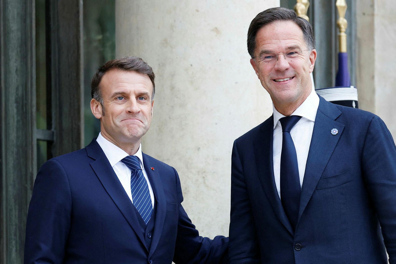 Emmanuel Macron (til vinstri) ásamt Mark Rutte í París.