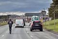 Rafskúta Hér má sjá ökumann rafskútu á Hringbraut þar sem hámarkshraðinn er 80 kílómetrar á klukkustund.