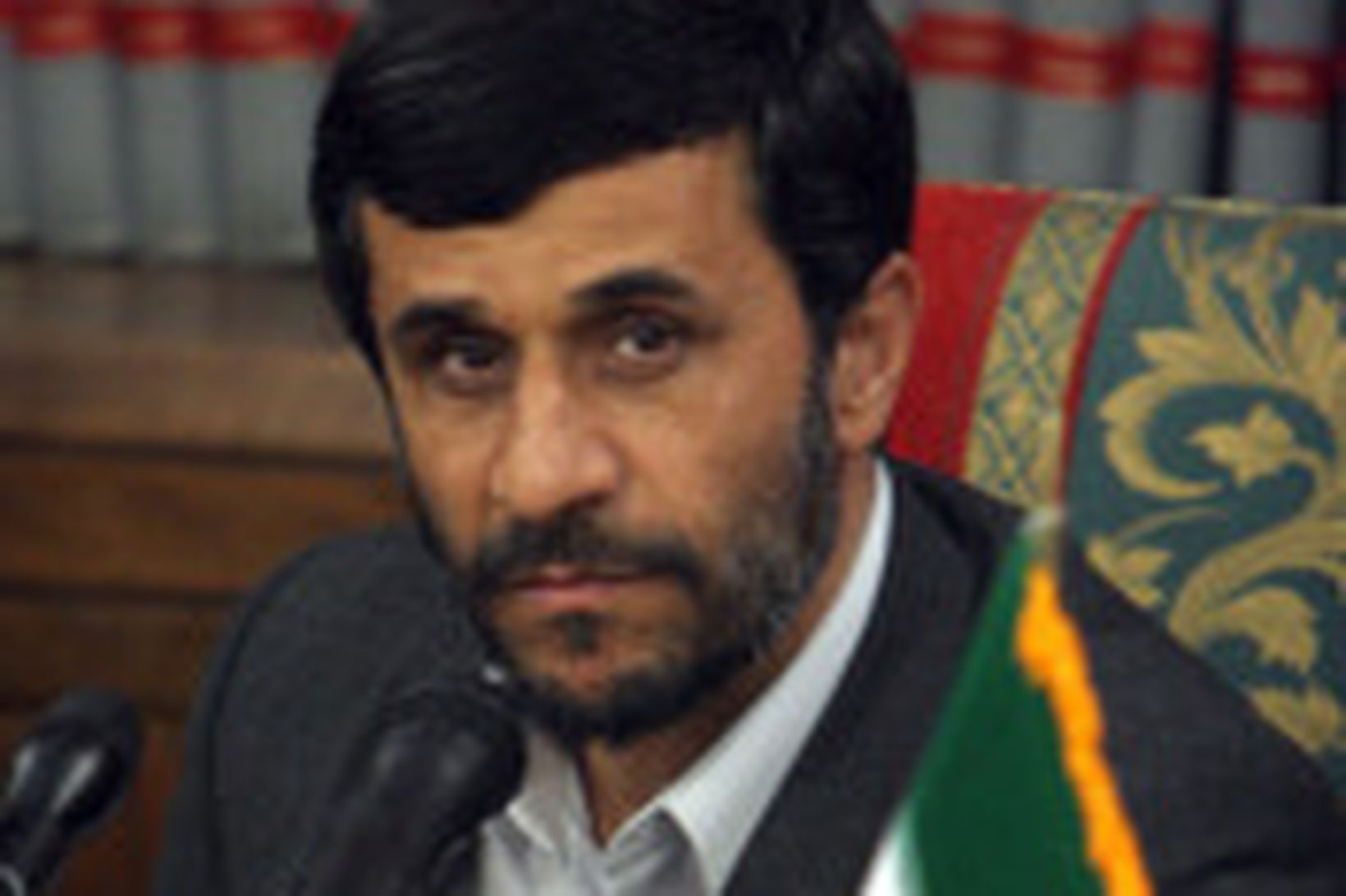 Mahmoud Ahmadinejad forseti Írans, sem hefur sagt að tilboðinu verði …