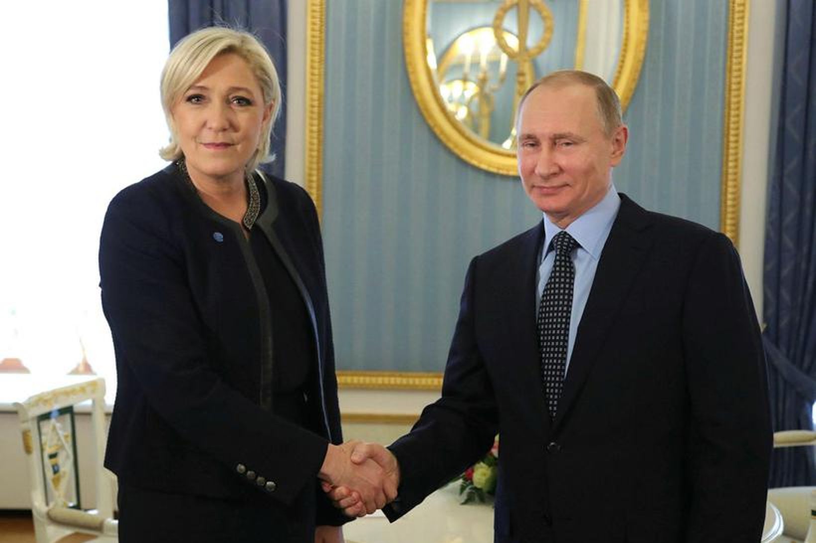 Marine Le Pen, leitogi frönsku Þjóðfylkingarinnar og Vladimír Pútín Rússlandsforseti …