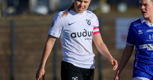 Arna Eiríksdóttir er fyrirliði FH og leikmaður aprílmánaðar.