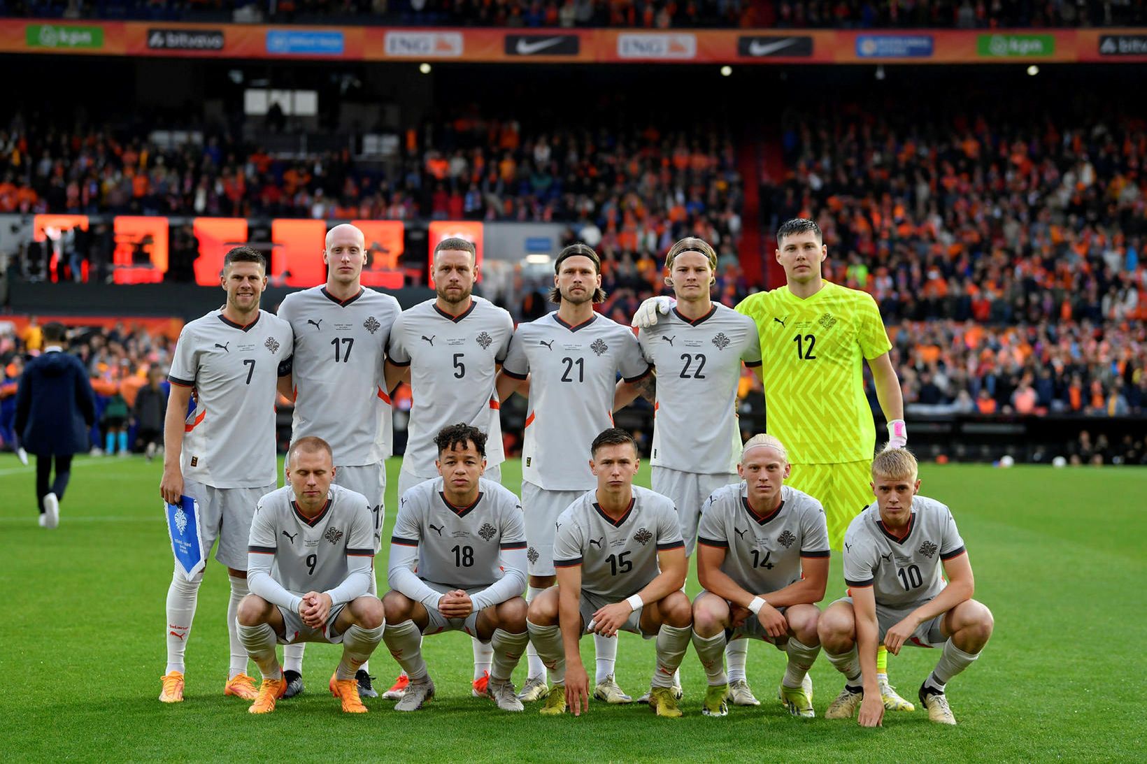 Jóhann Berg Guðmundsson er fyrirliði Íslands og hér er byrjunarlið …