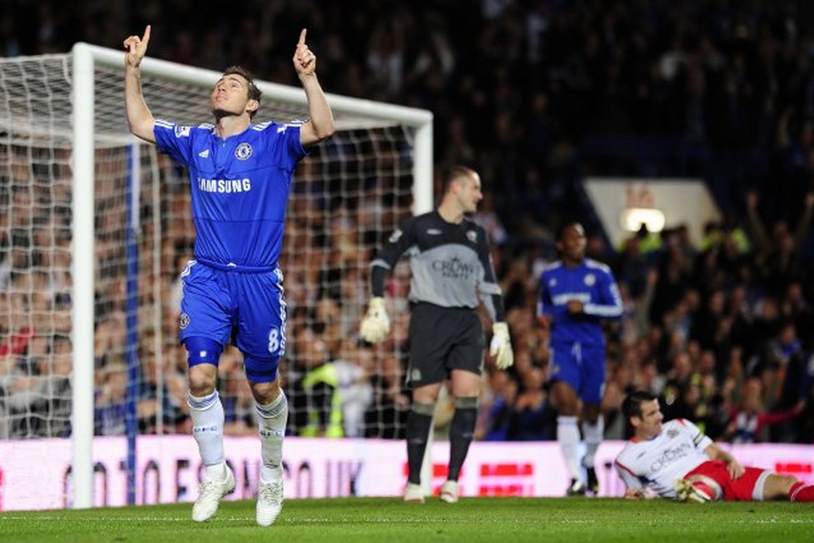 Frank Lampard fagnar marki með Chelsea.