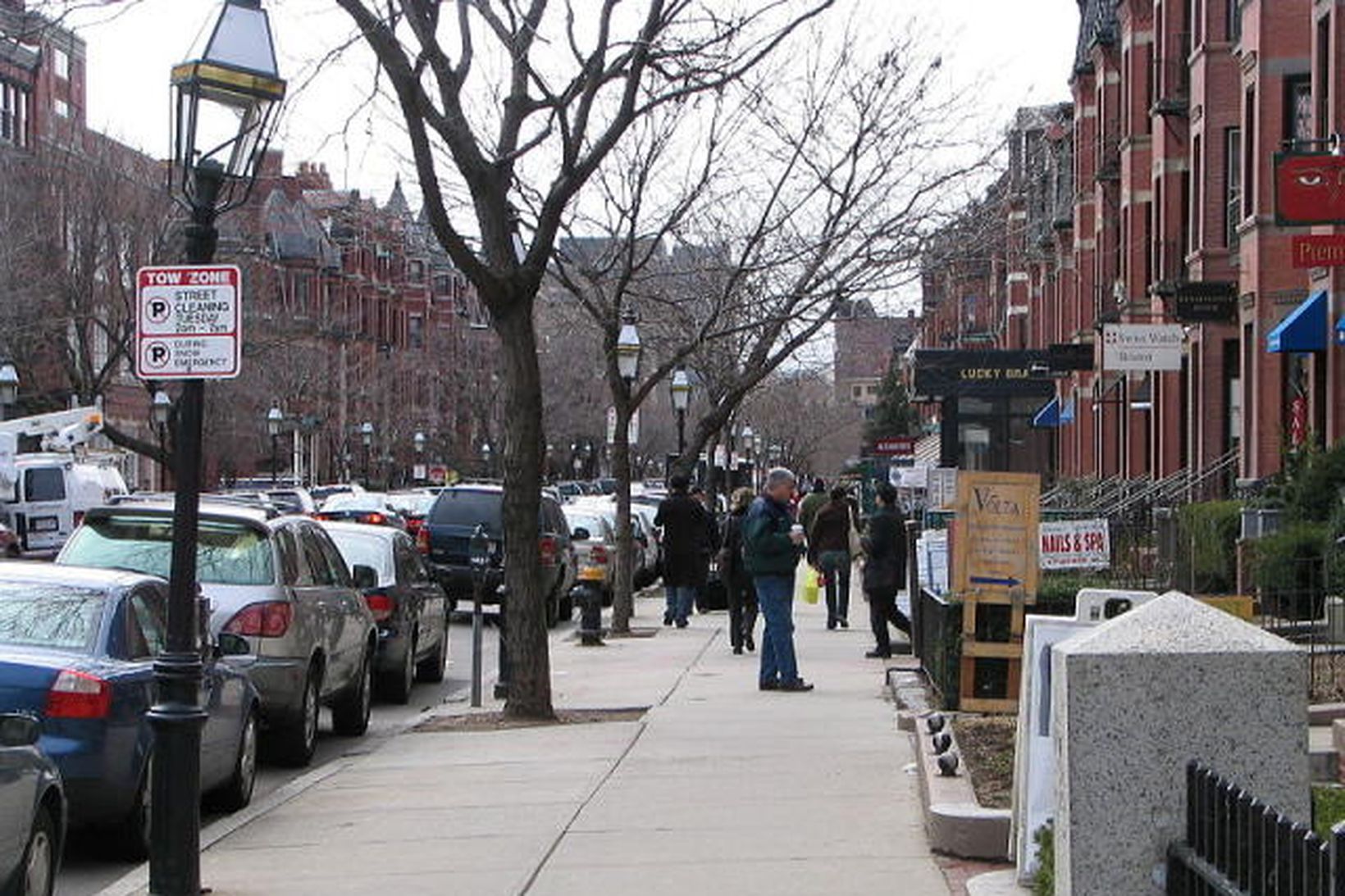 Newbury Street í Boston.