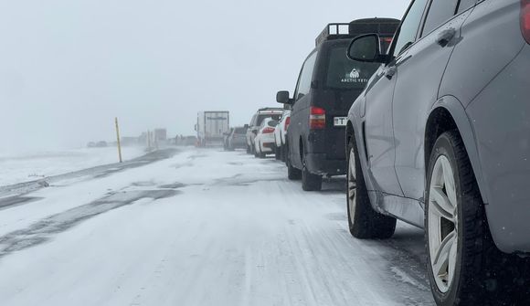 Holtavörðuheiði lokuð og flughálka á nokkrum vegum