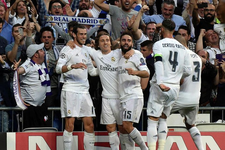 Leikmenn Real Madrid fagna sigurmarkinu í kvöld.