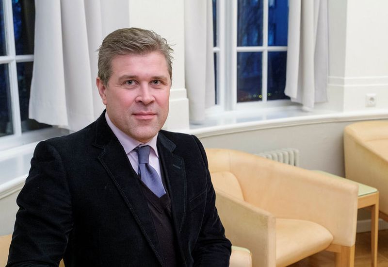 Bjarni Benediktsson wants to begin the sale process of Íslandsbanki and Landsbanki this year.