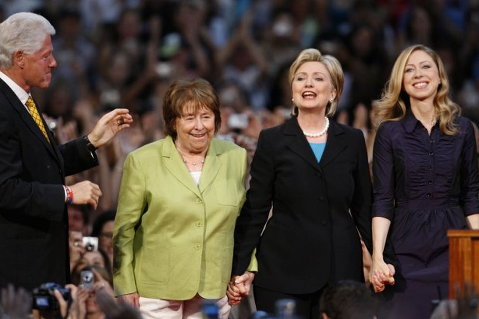 Hillary Clinton ásamt Bill eiginmanni sínum, Dorothy Rodhammóður sinni og …