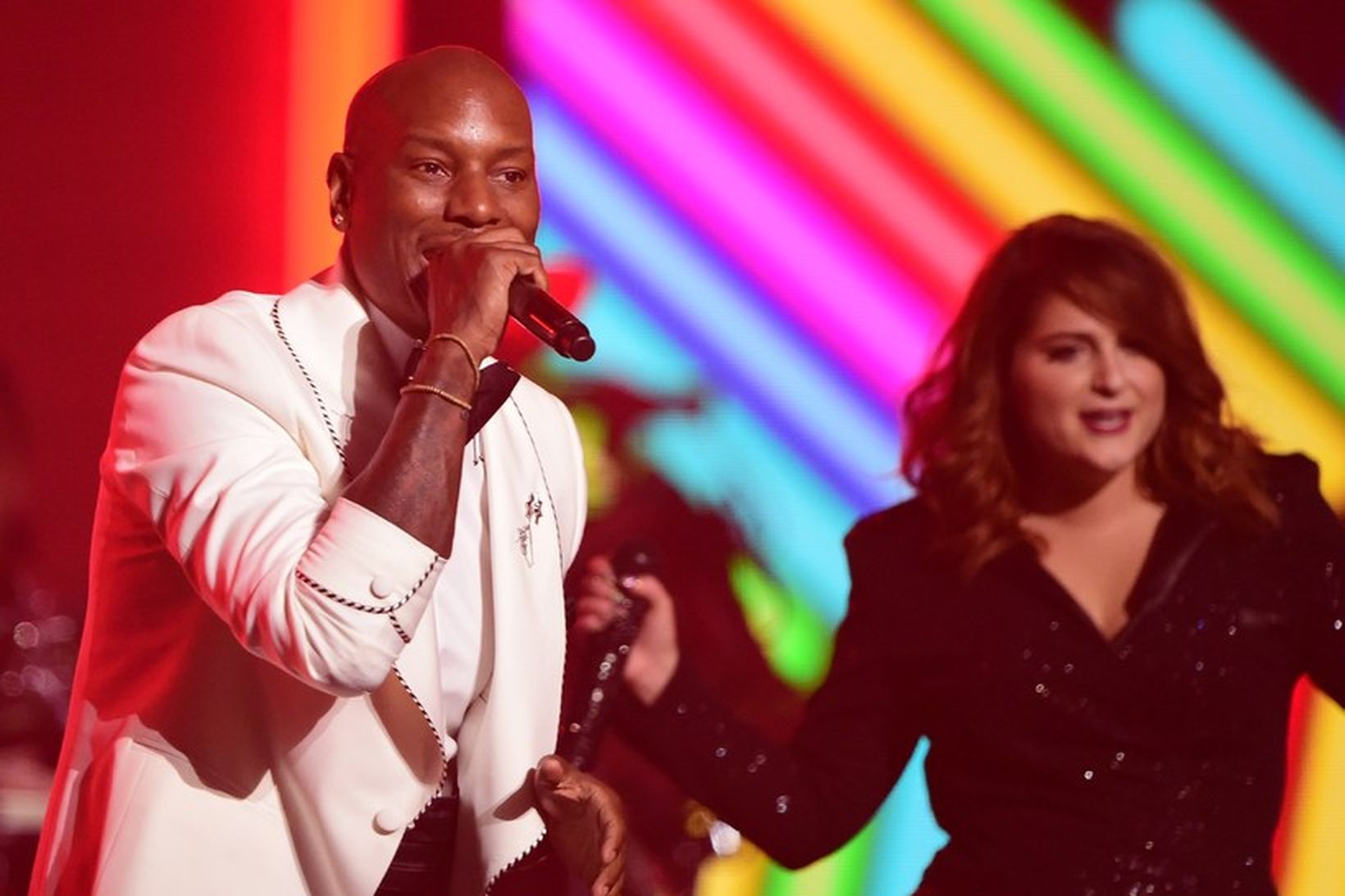 Tyrese Gibson og Meghan Trainor á sviði Grammy-verðlaunahátíðarinnar í febrúar.