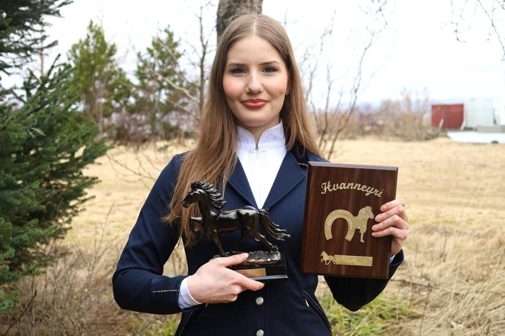 Nú helli ég mér út í hestamennskuna