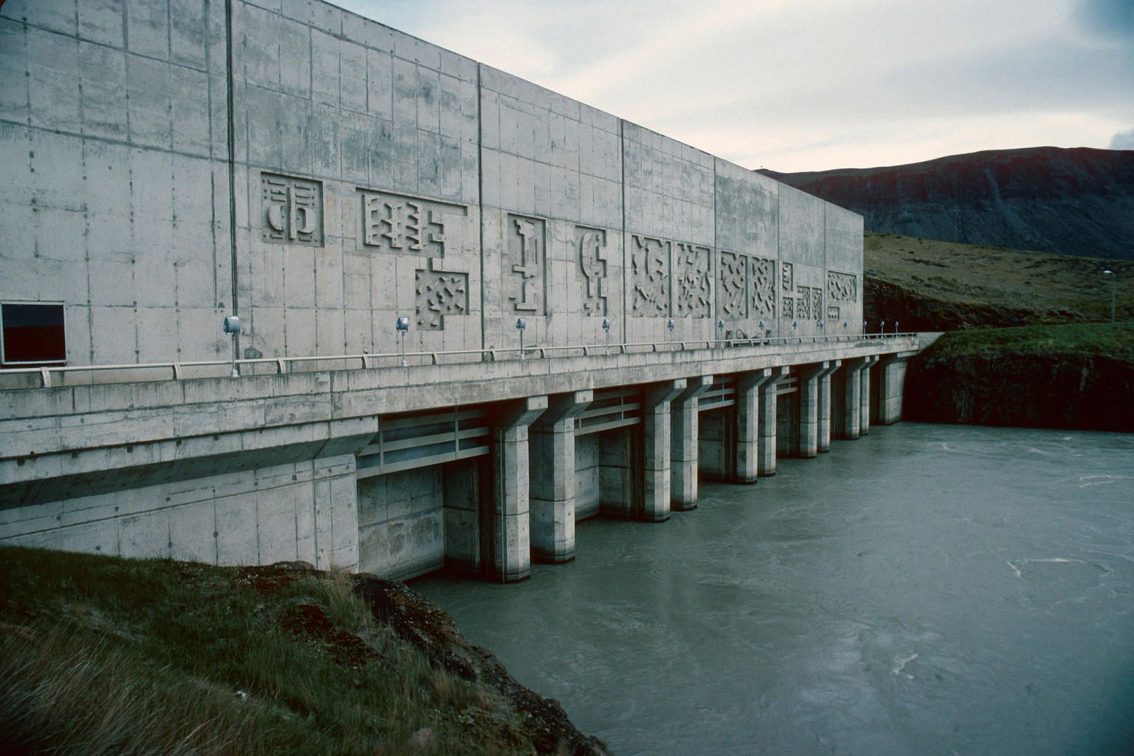 Landsvirkjun hefur framleitt fyrir Straumsvík í rúm 50 ár.