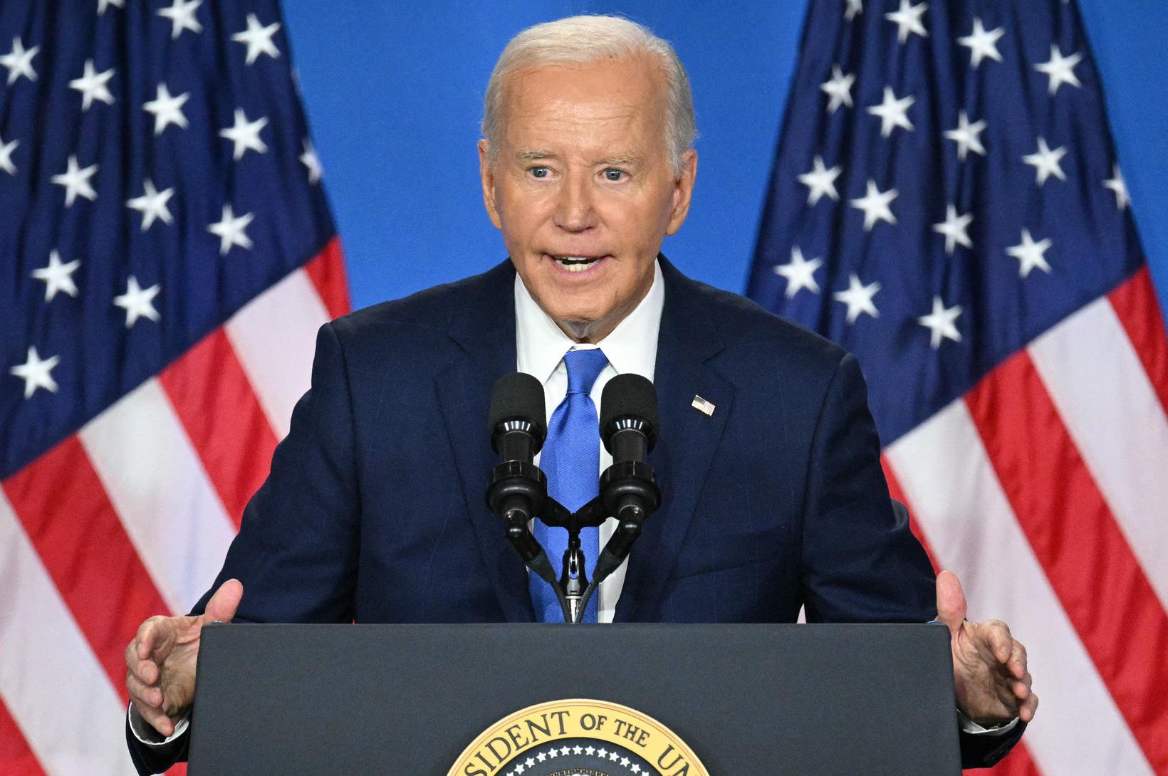 Biden gefur til kynna að hann haldi ótrauður áfram