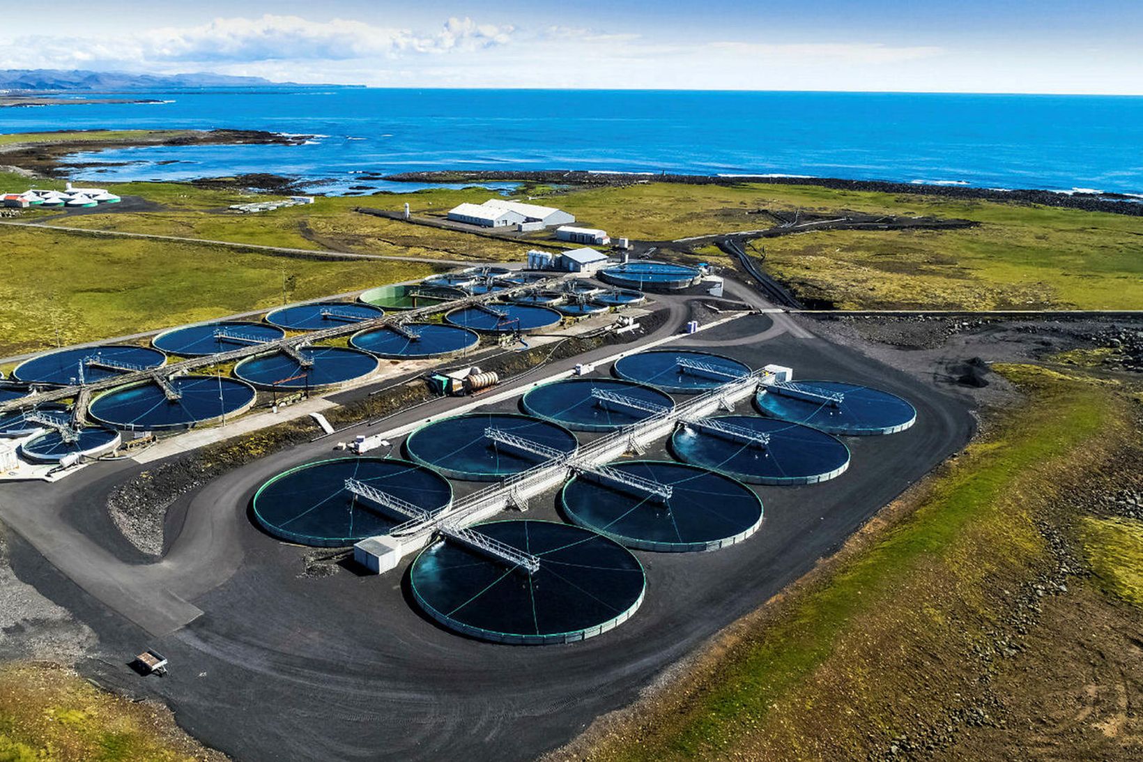 Gríðarlegar fjárfestingar hafa verið boðaðar og hafa átt sér stað …