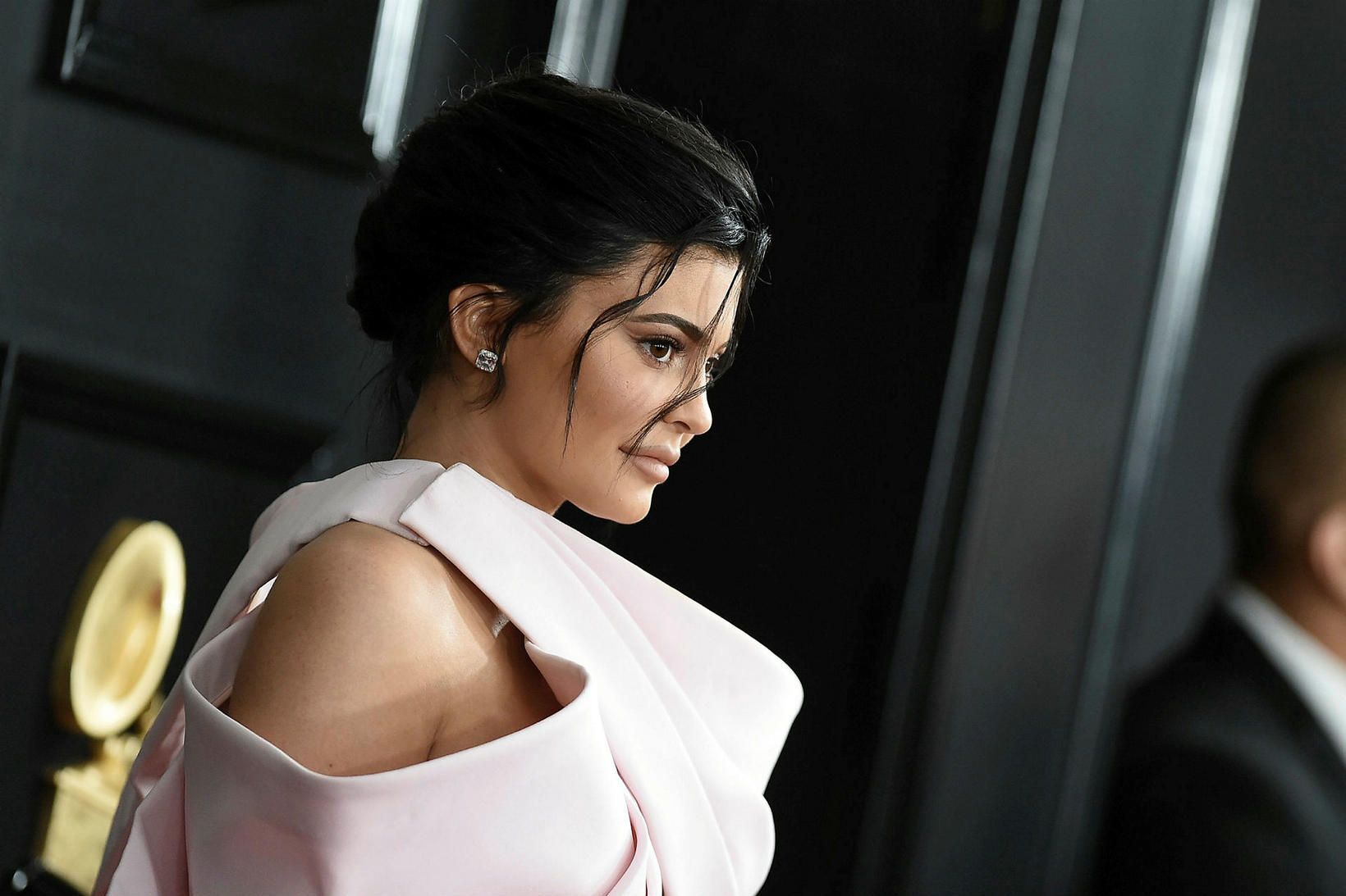 Kylie Jenner er búin að selja meirihlutann í snyrtivörufyrirtækinu sínu …