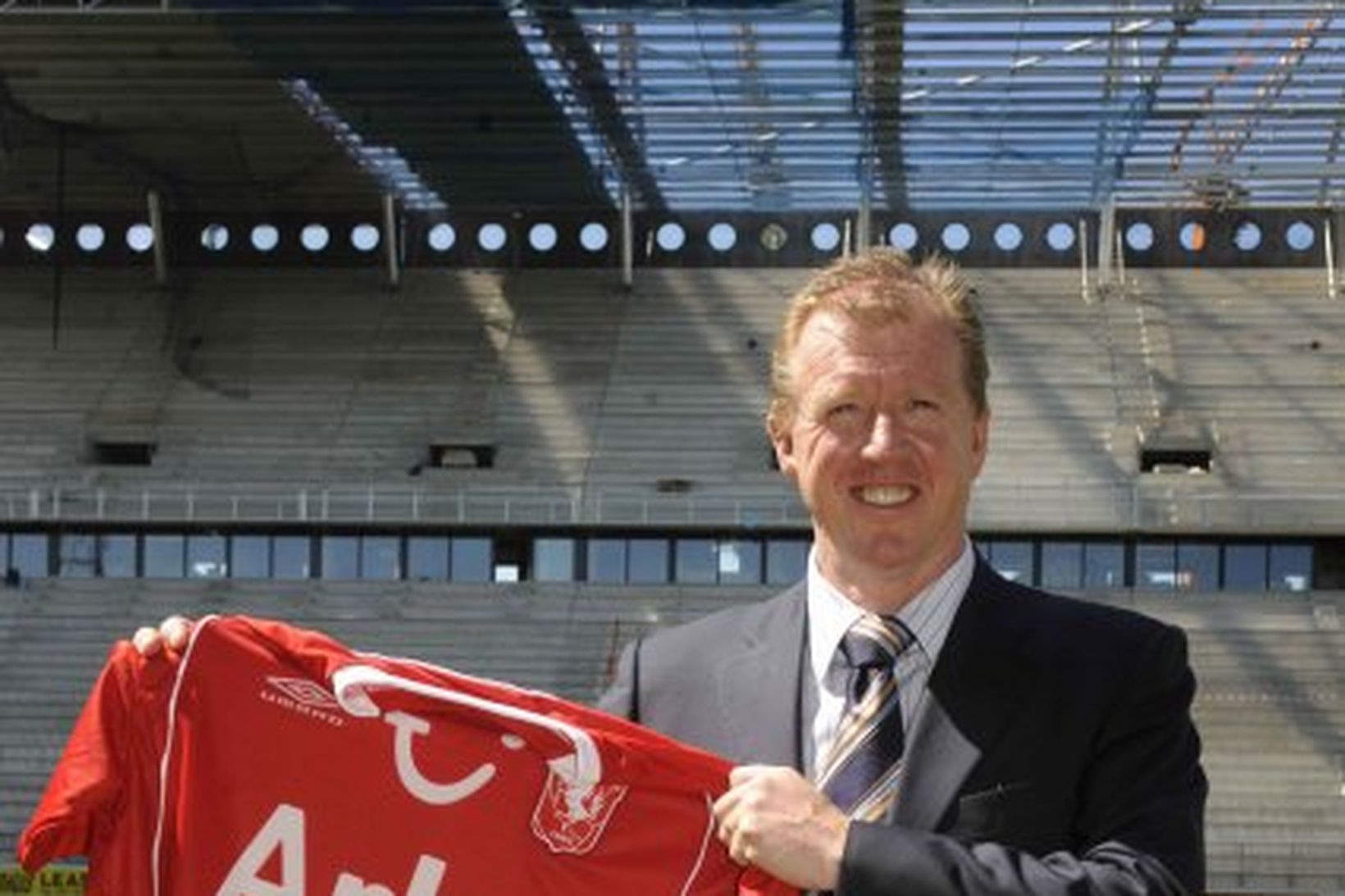 Steve McClaren mætir Arsenal í forkeppni Meistaradeildarinnar.