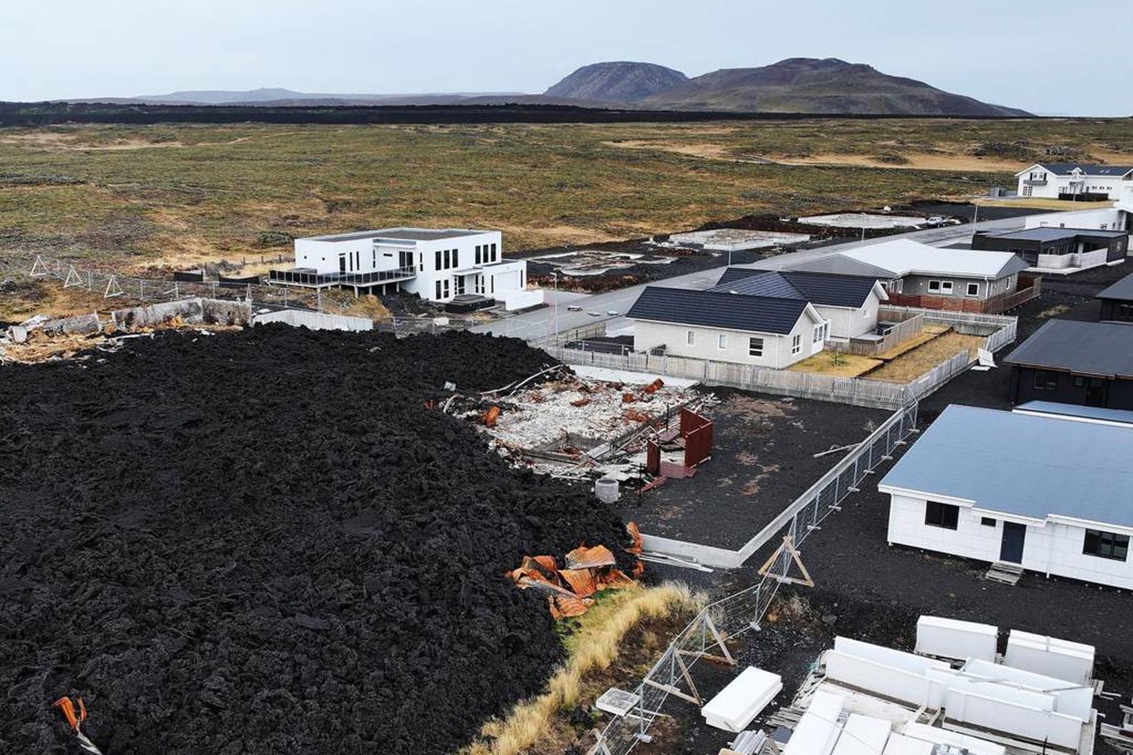 Flestar húseignir í Grindavík urðu ekki fyrir skemmdum. Altjón varð …