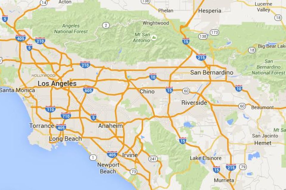 San Bernardino er í um 95 km fjarlægð frá Los Angeles.