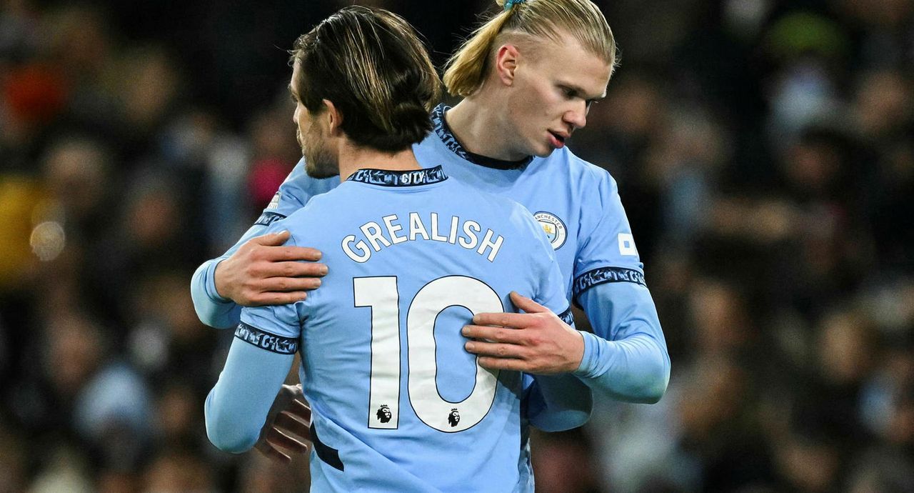 Jack Grealish og Erling Haaland í leik með Manchester City.