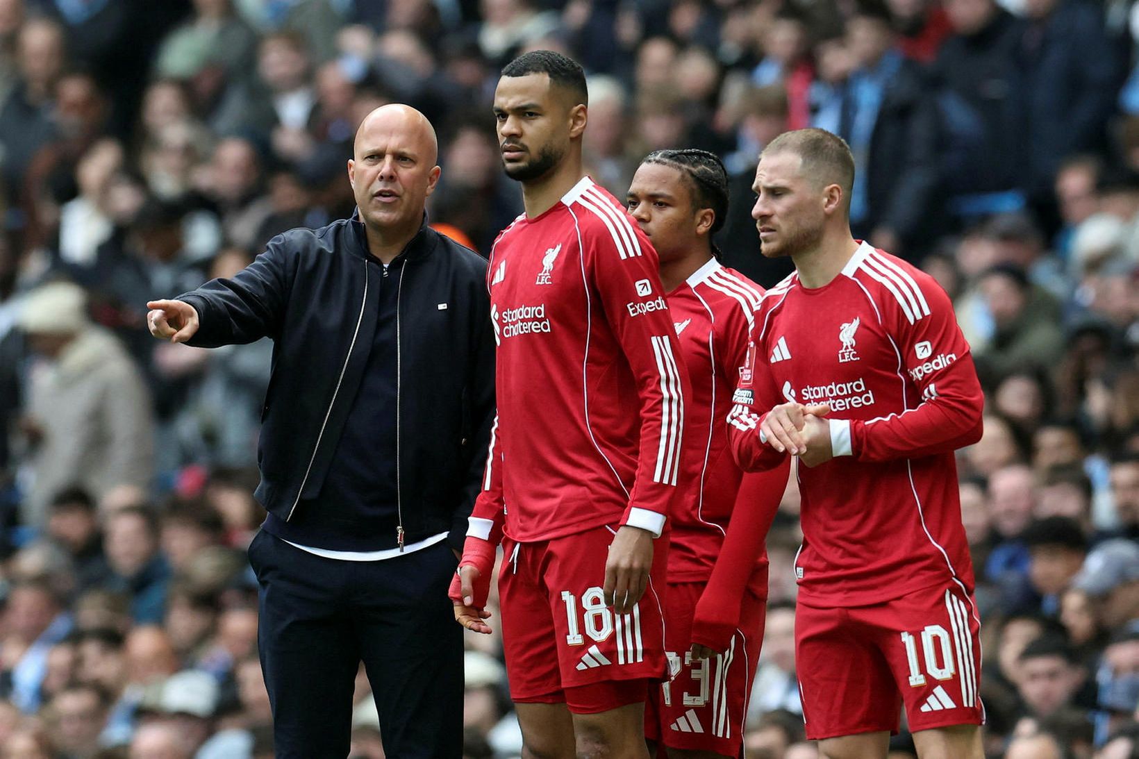 Liverpool – Fulham kl. 16.30, bein lýsing