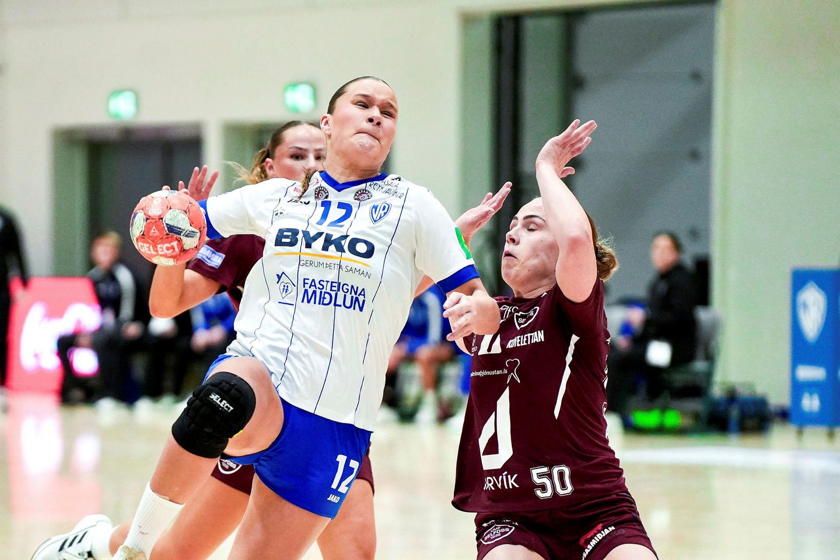 Vaka Líf Kristinsdóttir og Perla Ruth Albertsdóttir eigast við í …