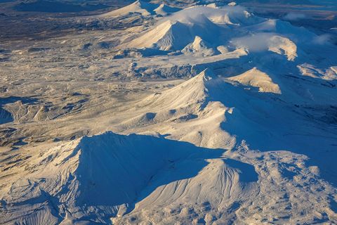 Fjöllin hafa vakað. Ljósufjöll á Snæfellsnesi í drifhvítum vetrarbúningi sem þau þó þurfa ekki til …