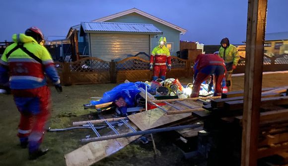 Geymsluskúr sprakk á Suðurnesjum í vindhviðum