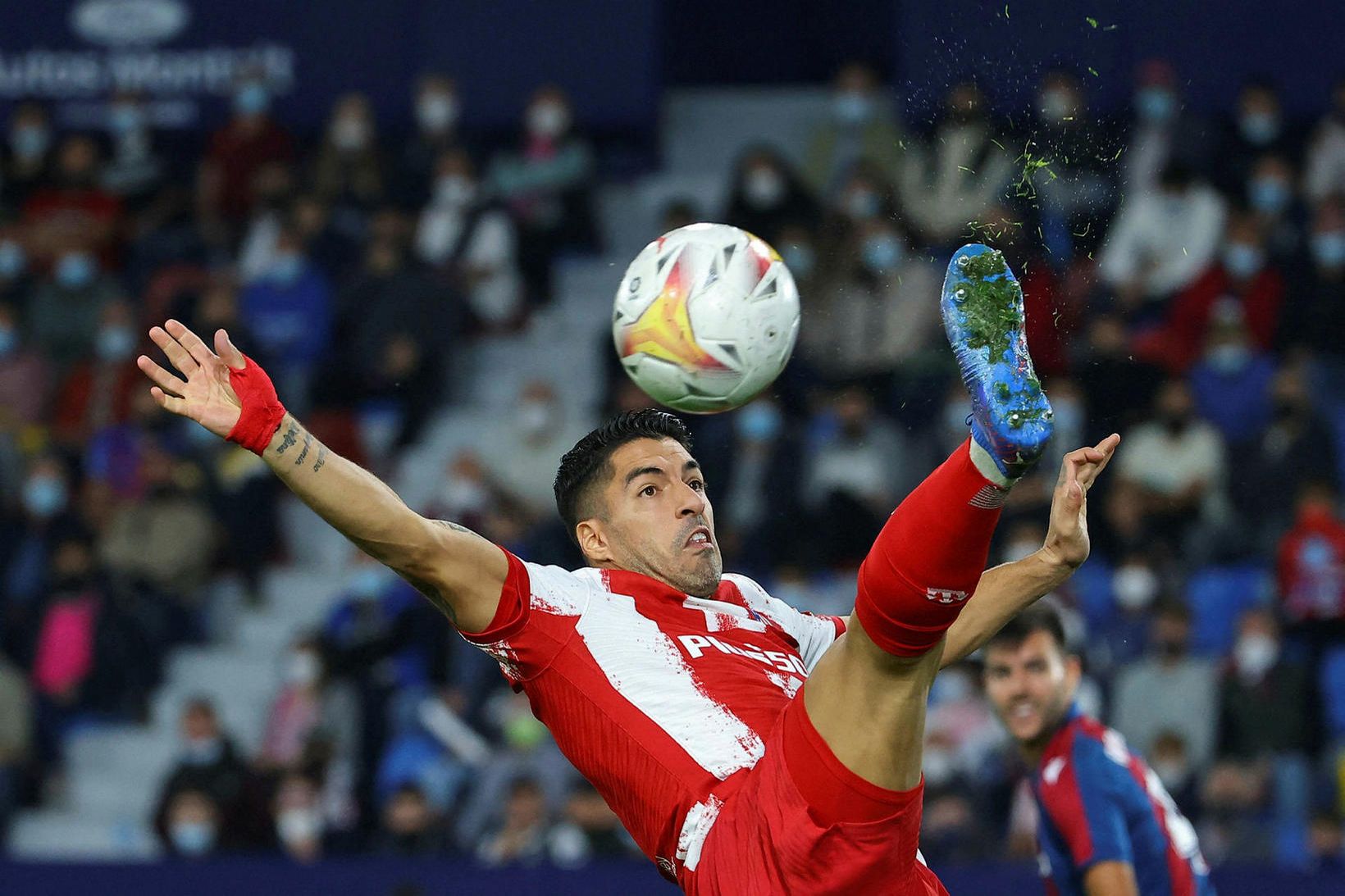 Luis Suárez mætir með Atlético á Anfield á miðvikudagskvöldið.