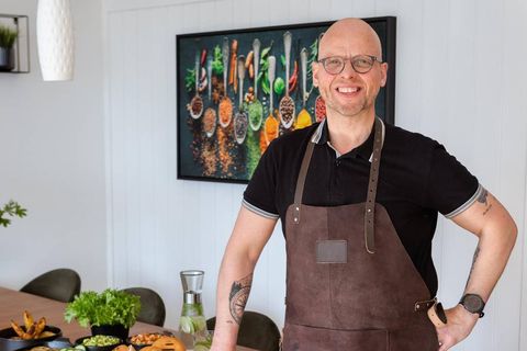 Rafn Heiðar Ingólfsson grillar allan ársins hring bæði á kola- og gasgrilli. Minningin um laxasteikurnar …