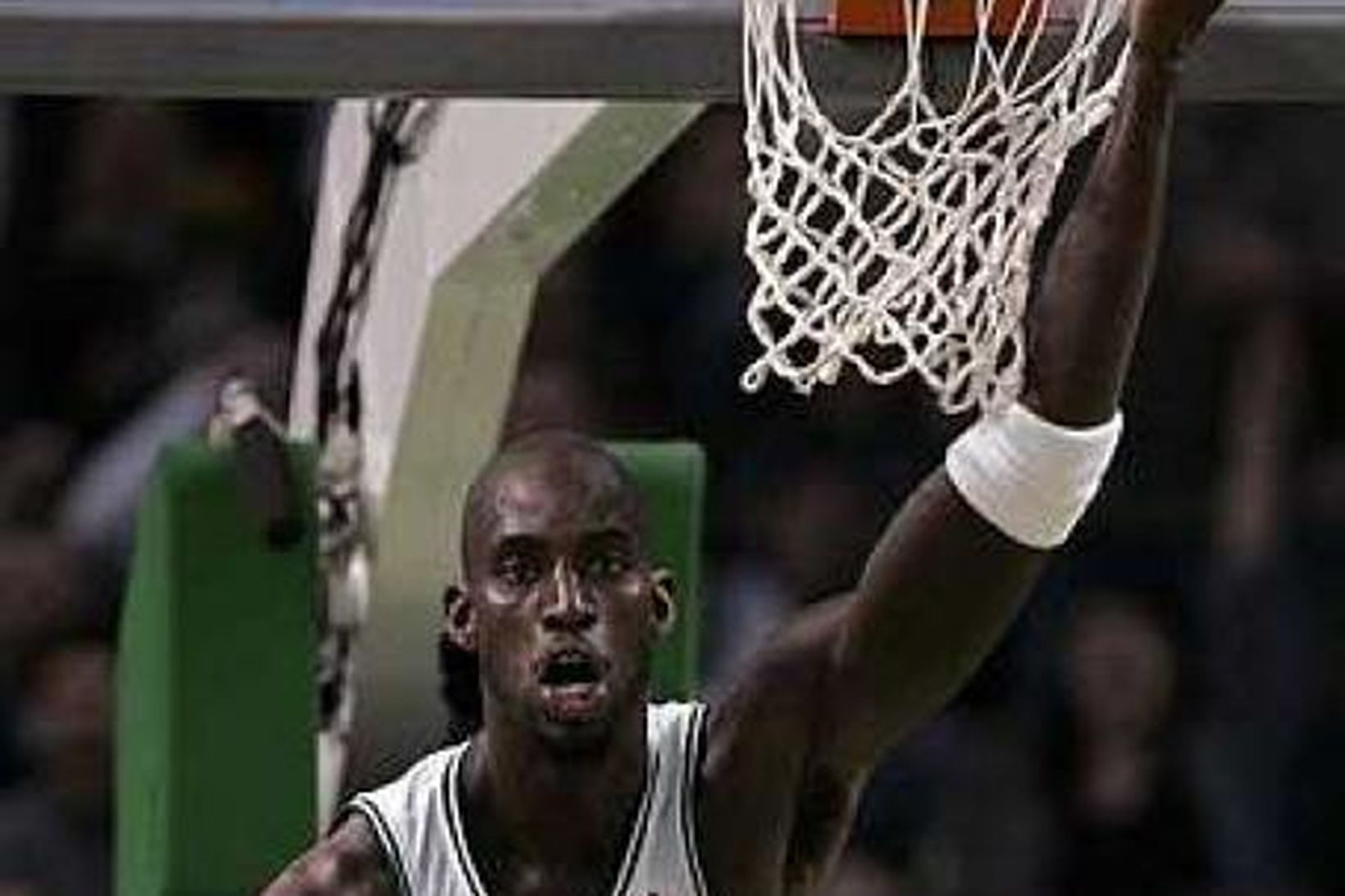 Kevin Garnett var atkvæðamikill í nótt sem endranær.