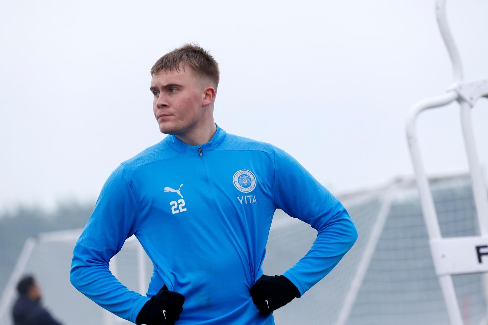 Benoný Breki Andrésson á æfingu með Stockport.