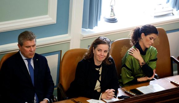 Stjórnin í hættu nema Svandís skipti um stól