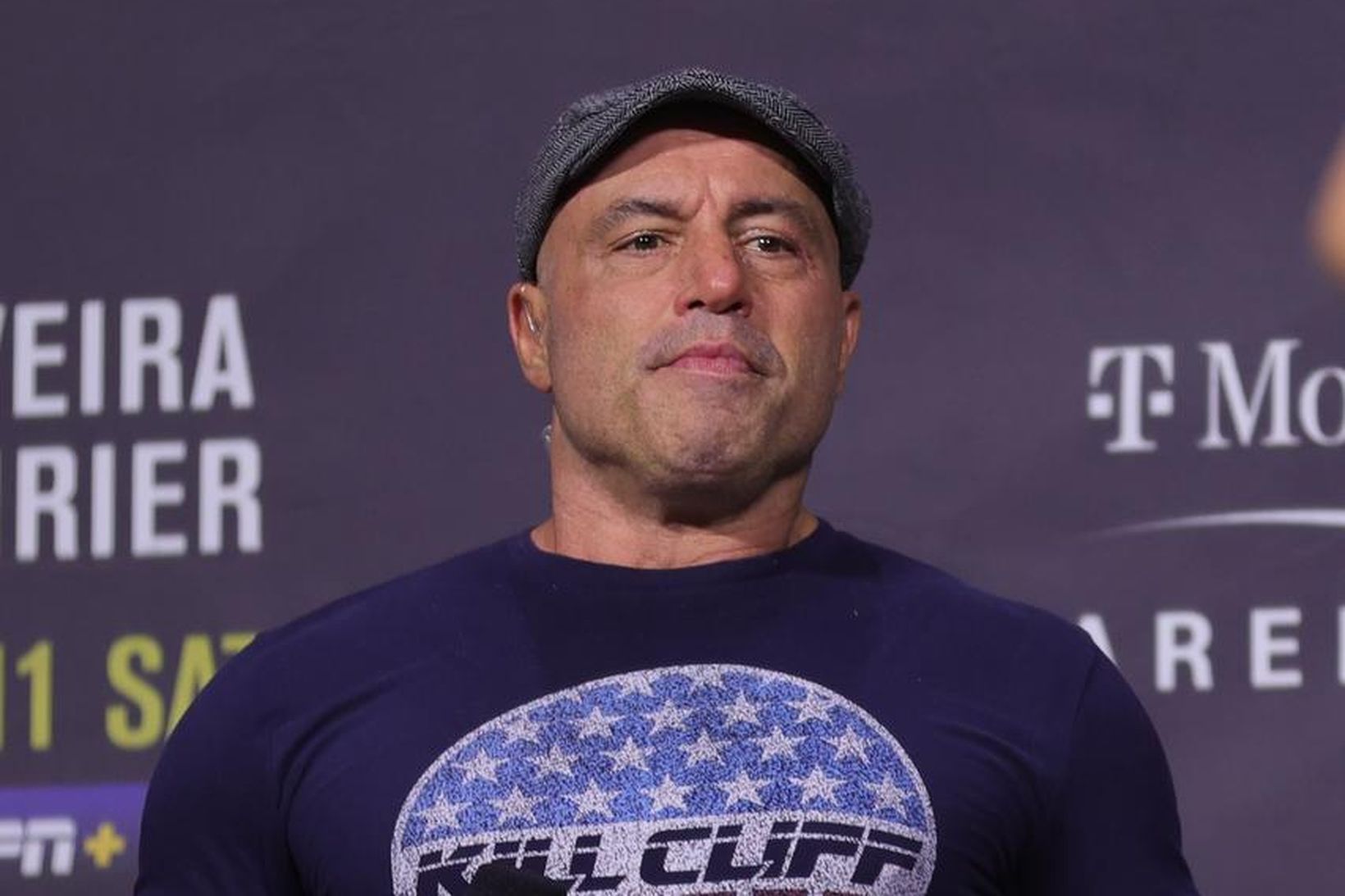 Joe Rogan stýrir einu vinsælasta hlaðvarpi heims. Spotify greiddi háa …