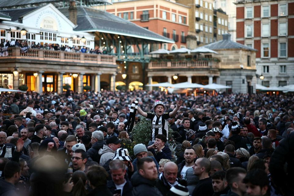 Stuðningsfólk Newcastle hefur sett svip sinn á London í dag og beðið spennt eftir úrslitaleiknum.