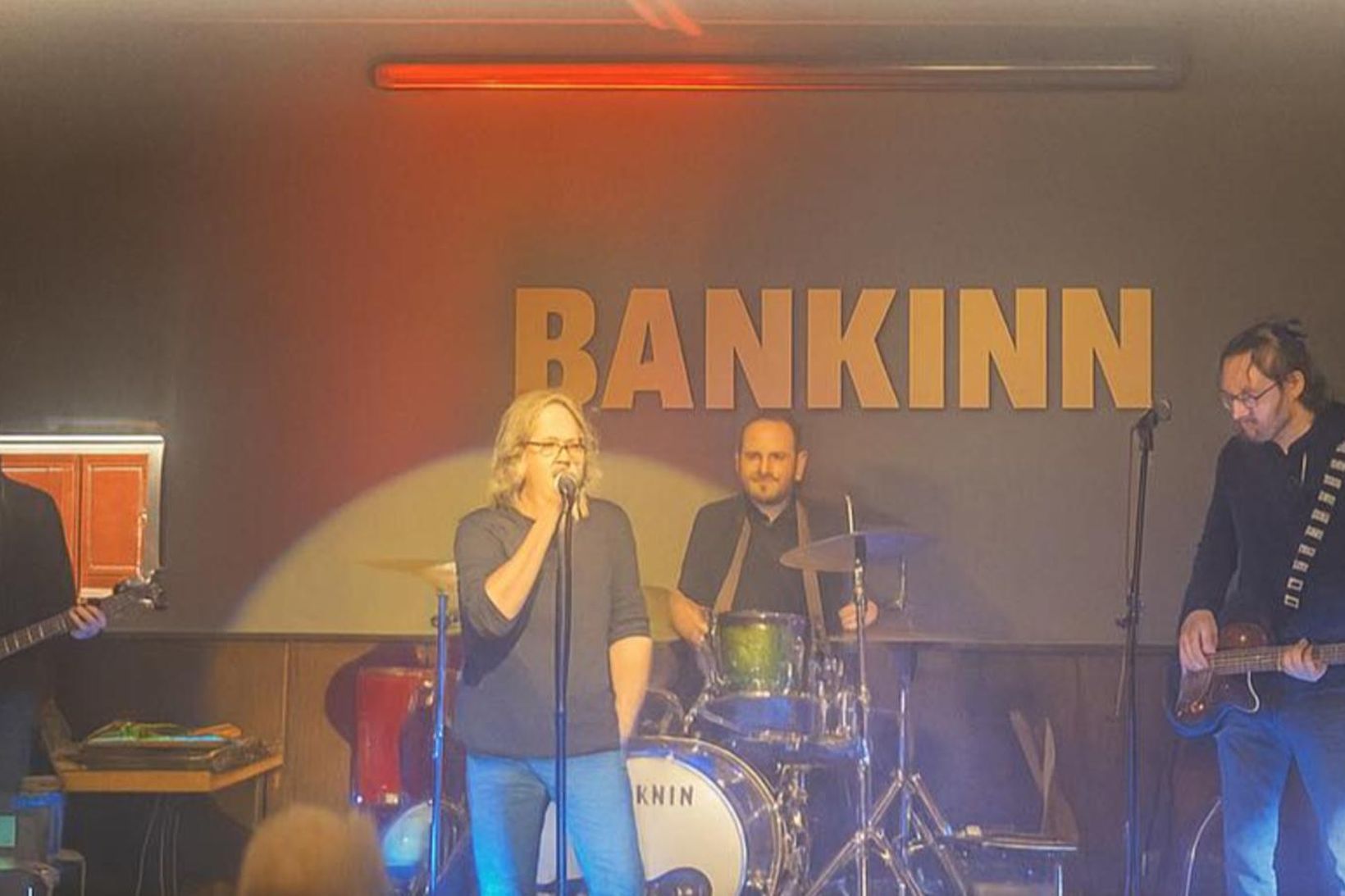 Bankanum lokað