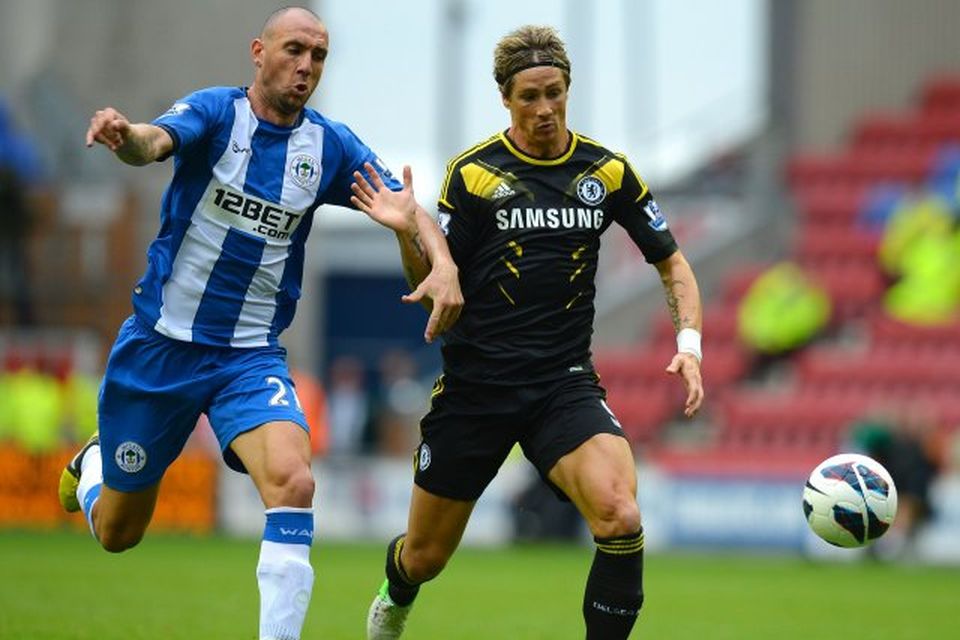 Spænski varnarmaðurinn Iván Ramis eltir landa sinn Fernando Torres hjá Chelsea. Ramis kom til Wigan …